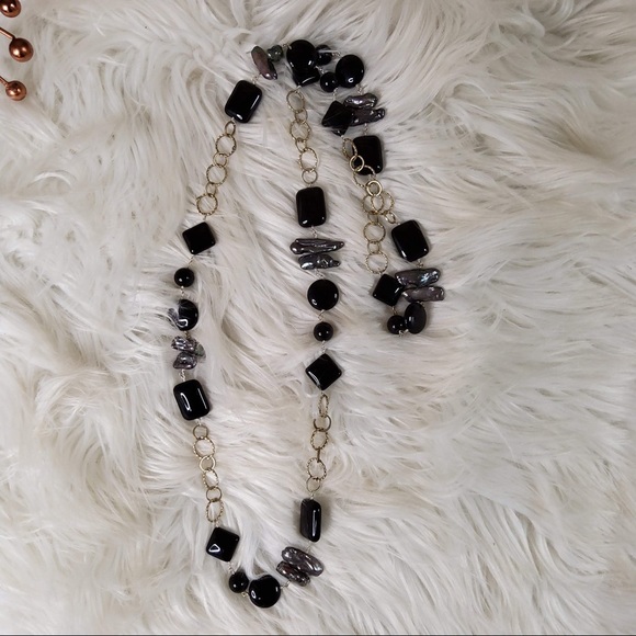 Black & Pearlescent Necklace - Picture 2 of 3